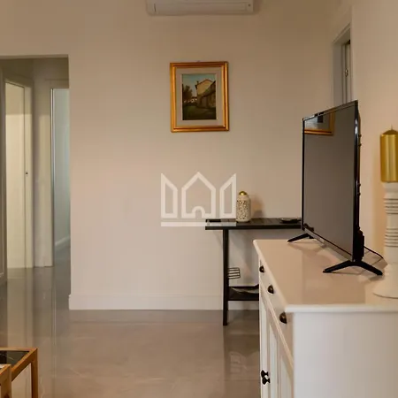 Gold River House * Ferrara