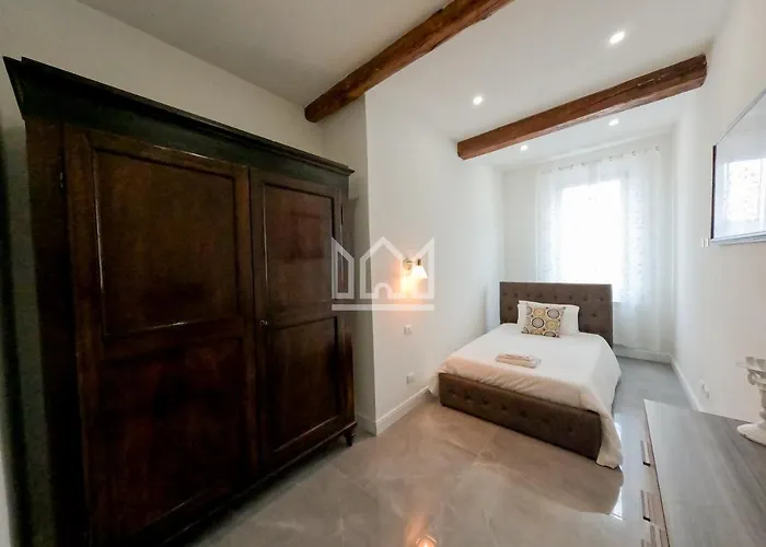 Gold River House Daire Ferrara